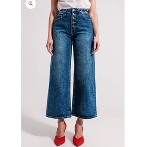 Q2 Palas cropped wide leg denim jeans with exposed buttons